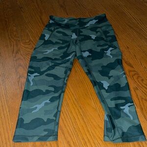 NWOT. Old navy camo leggings.